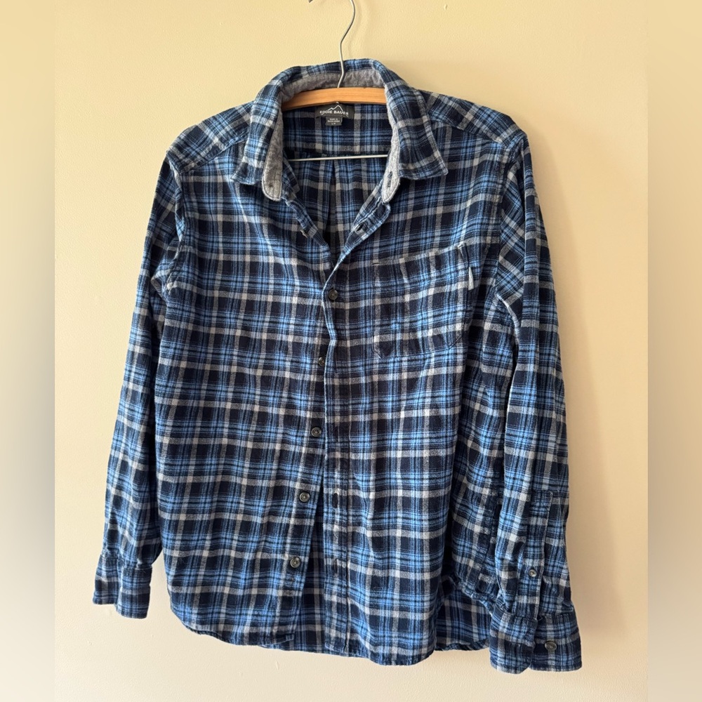 Eddie Bauer men’s Navy plaid flannel button up shirt